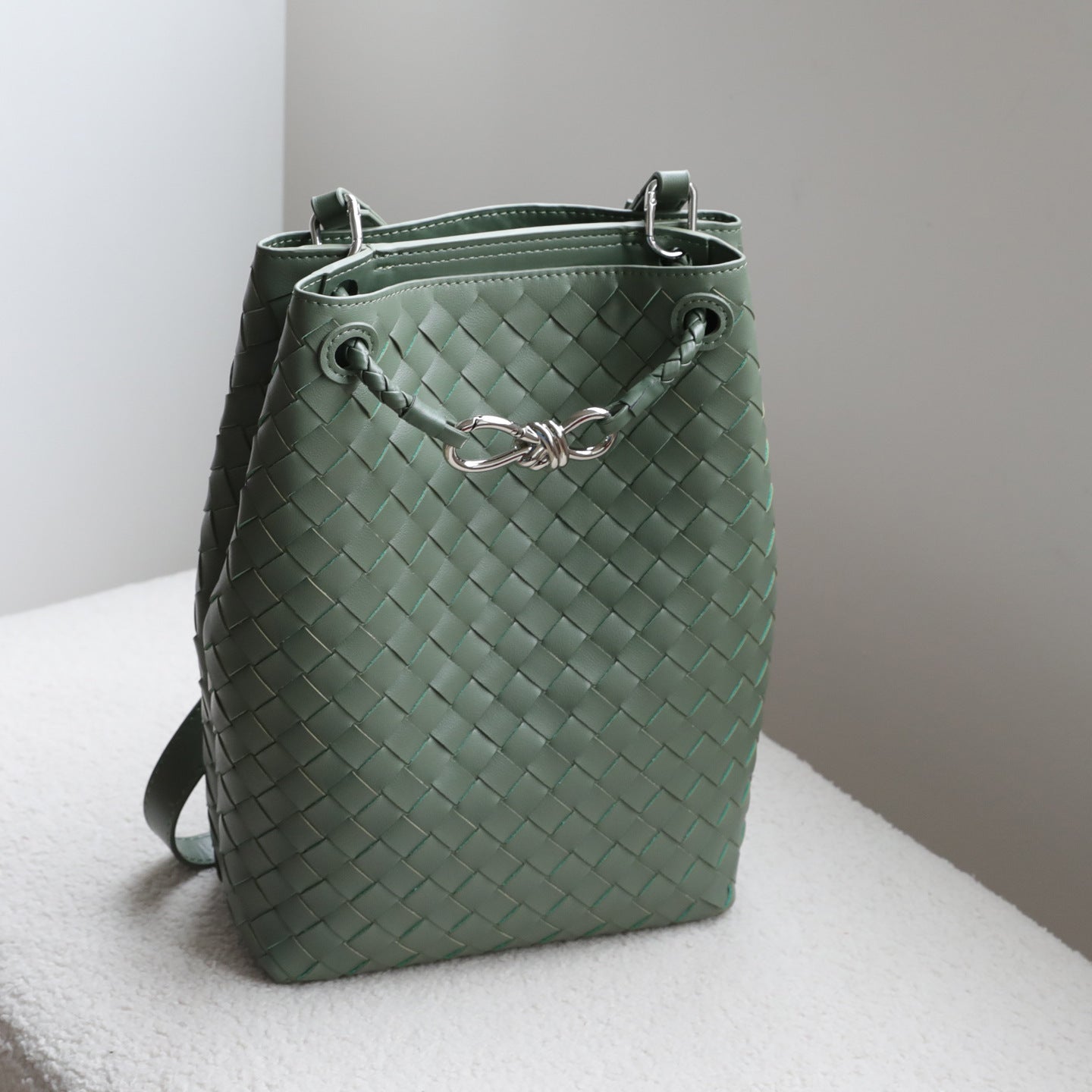 Bow Woven Bucket Bag for Women Niche Shoulder Crossbody Handbag, Fashion Cowhide Purse with Elegant Bow Detail