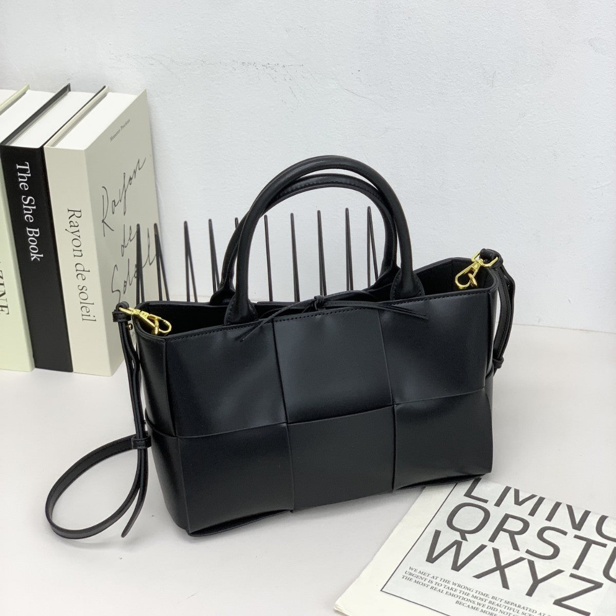 Genuine Leather Woven Large Capacity Tote Bag for Women, New Premium Shoulder Underarm Top Handle Purse, Fashionable Commute Handbag for Ladies