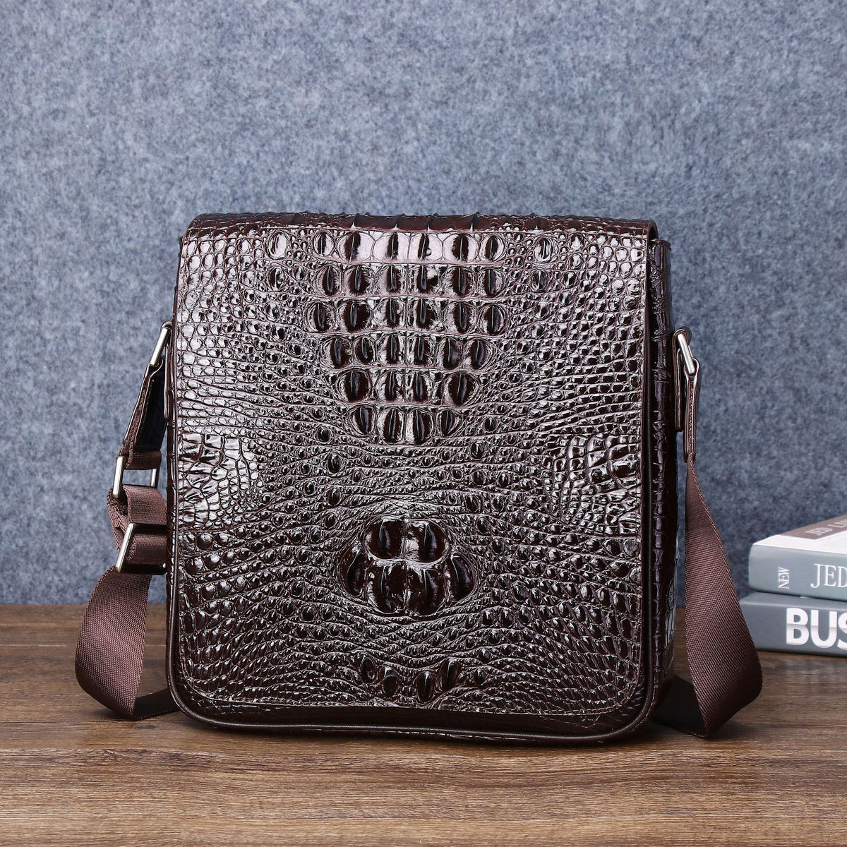 New Arrival Croc-Effect Genuine Leather Shoulder Bag for Men, A Fashionable Flap Crossbody Backpack Perfect for Outdoor Business & Casual Use