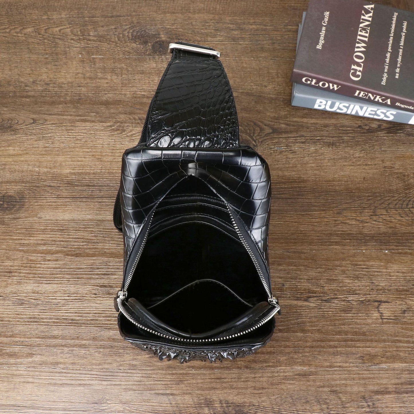 Premium  Croc-Effect Men's Chest Bag, A Large Capacity Crossbody Shoulder Front Pack with High-End Trendy Design, Perfect for Everyday & Travel