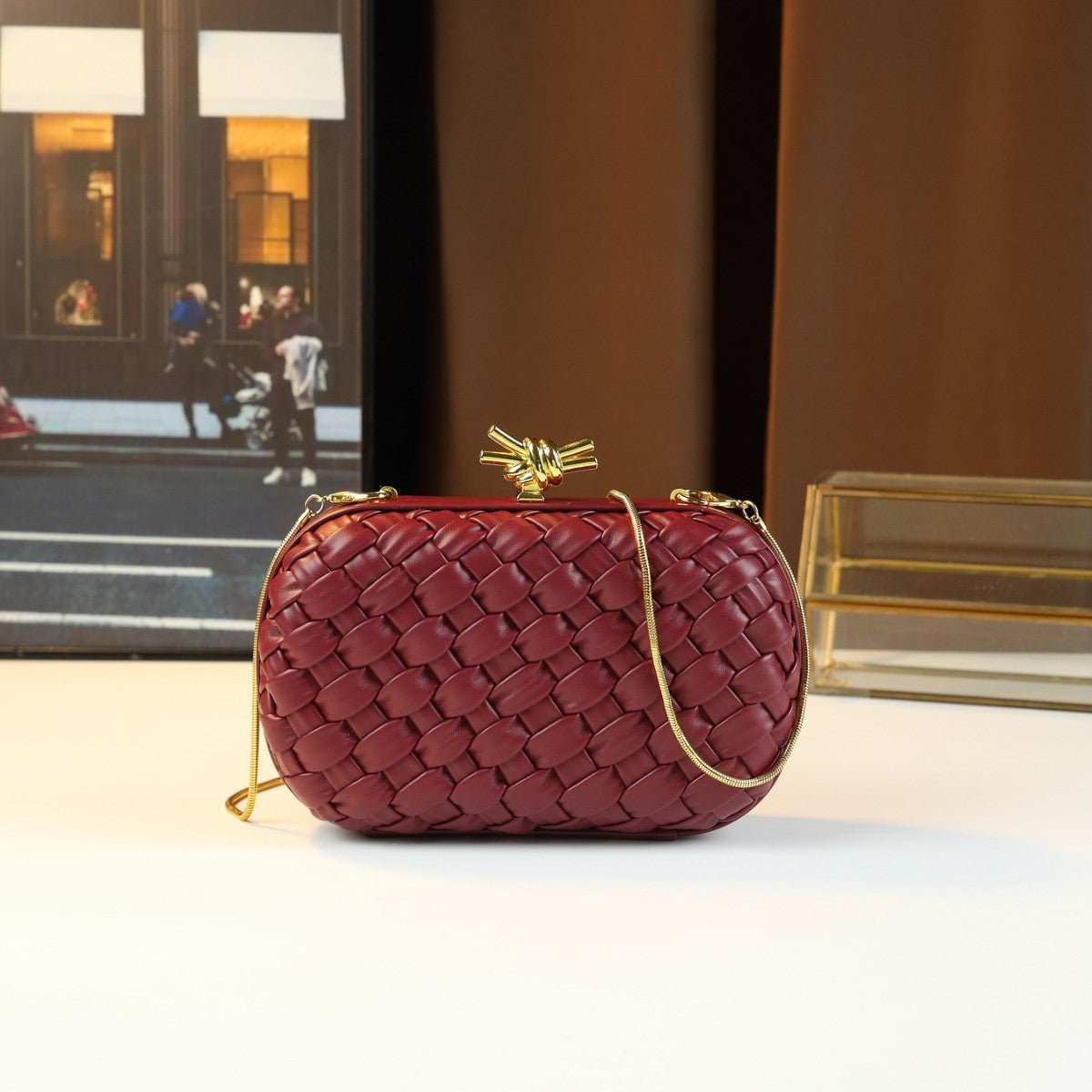 New Arrival Woven Makeup Bag for Women, A Minimalist Classic Small Crossbody Shoulder Purse Perfect for Banquets & Everyday Use