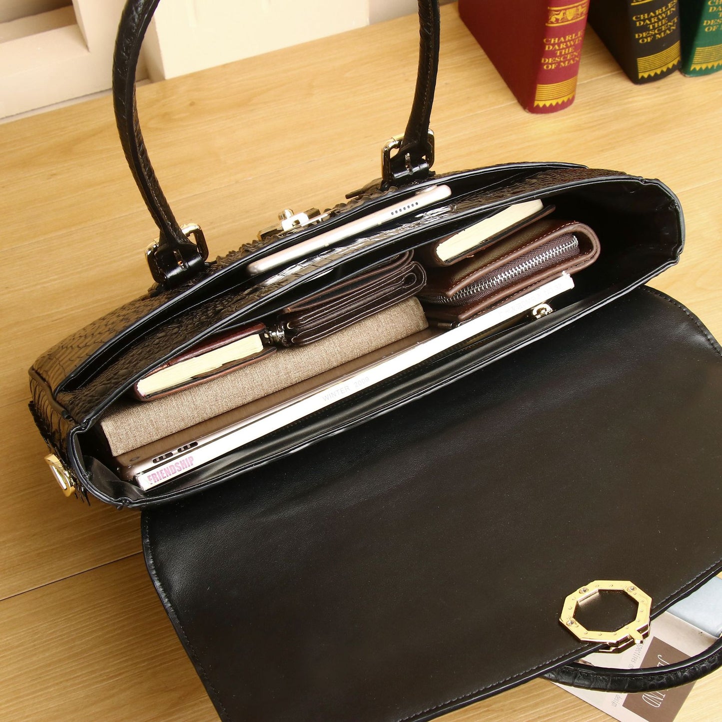 New Arrival Croc-Effect Minimalist Business Briefcase for Men, A Top-Handle Laptop Shoulder Crossbody Bag with High-End Design