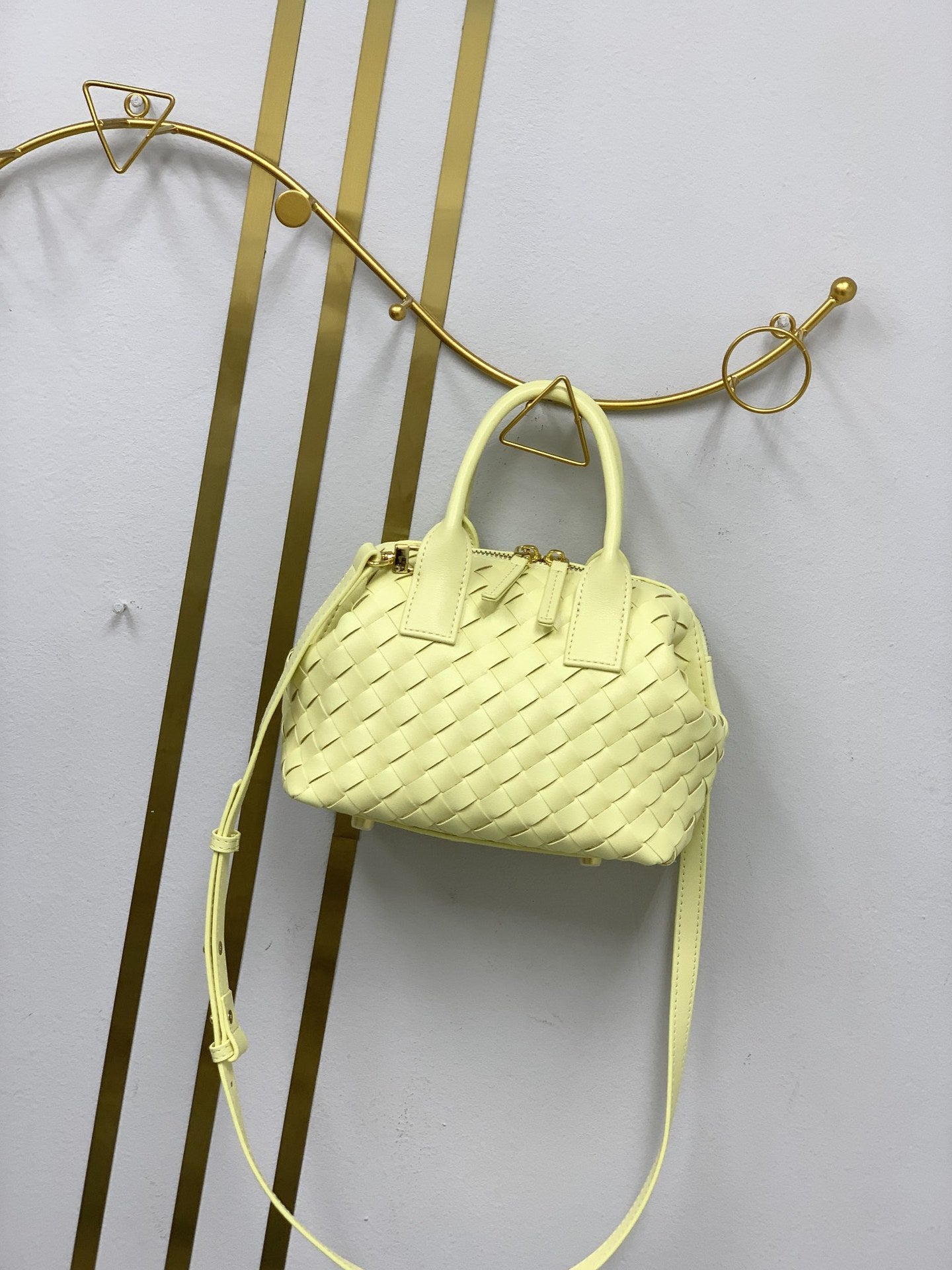 Genuine Leather Woven Boston Bag for Women, New Casual Shoulder Crossbody Top Handle Purse, Trendy Bowling Handbag for Ladies