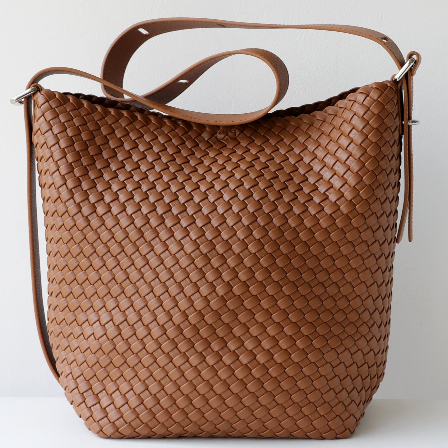 Handwoven Relaxed Tote Bag for Women Niche Minimalist Commuter Shoulder Handbag, Large Capacity Purse with Artisan Texture