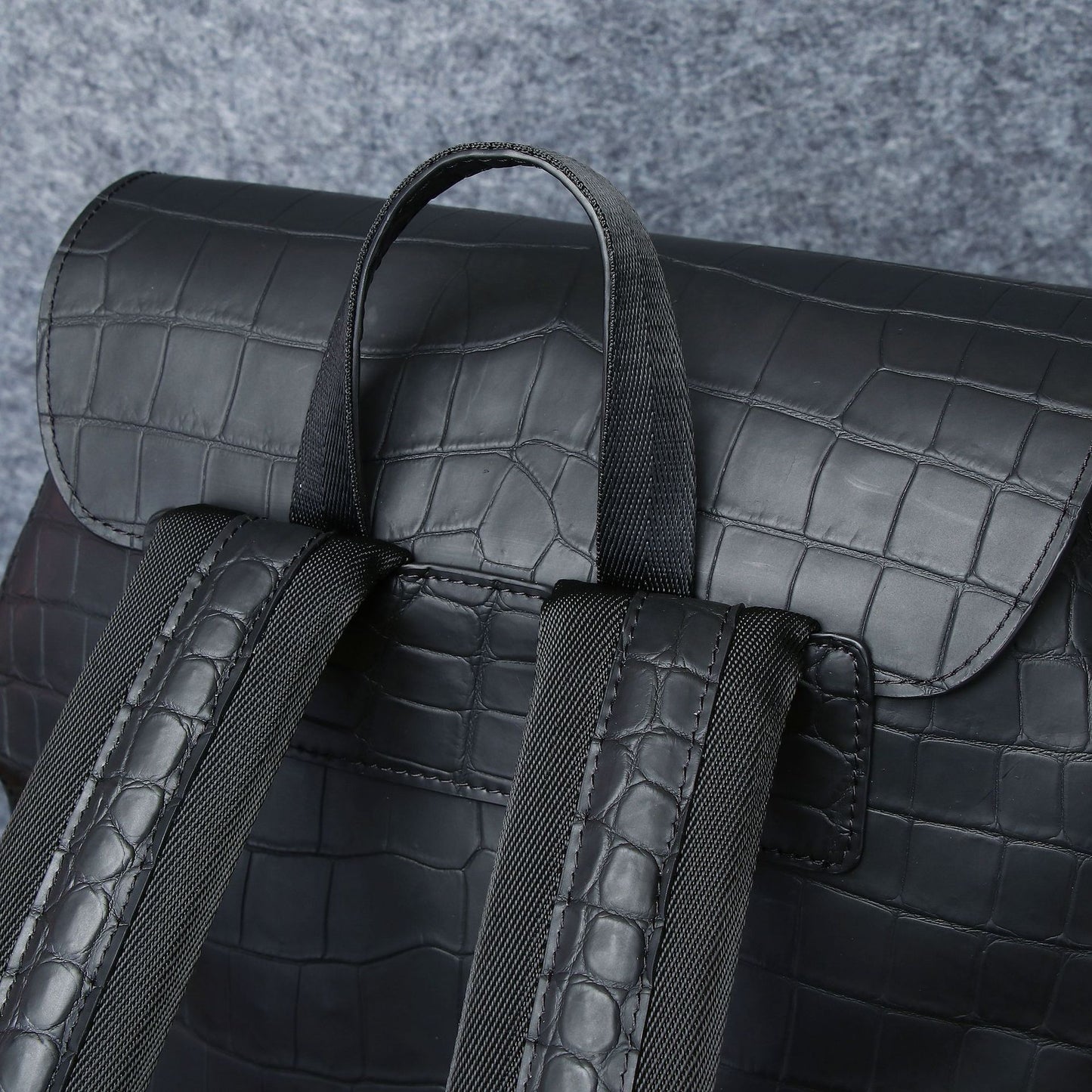 New Arrival Matte Croc-Effect Backpack for Men, A Large Capacity Outdoor Travel Daypack with Laptop Compartment, Perfect for Adventure & Everyday