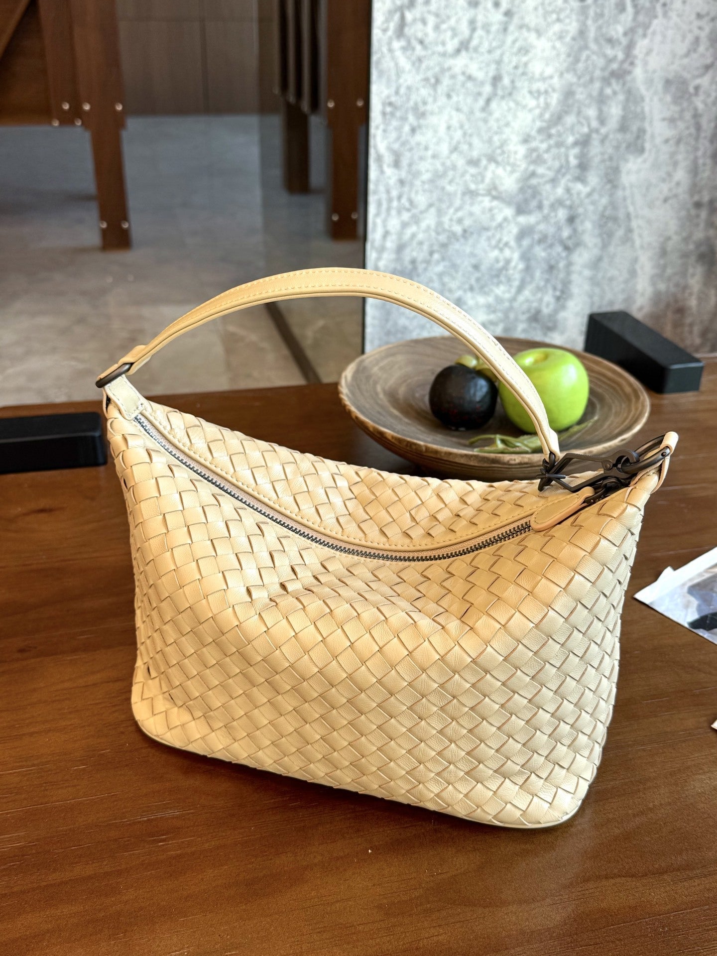 Genuine Sheepskin Leather Woven Dog Walking Bag for Women, Large Capacity Hobo Pillow Shoulder Underarm Purse, Fashionable Casual Handbag for Ladies