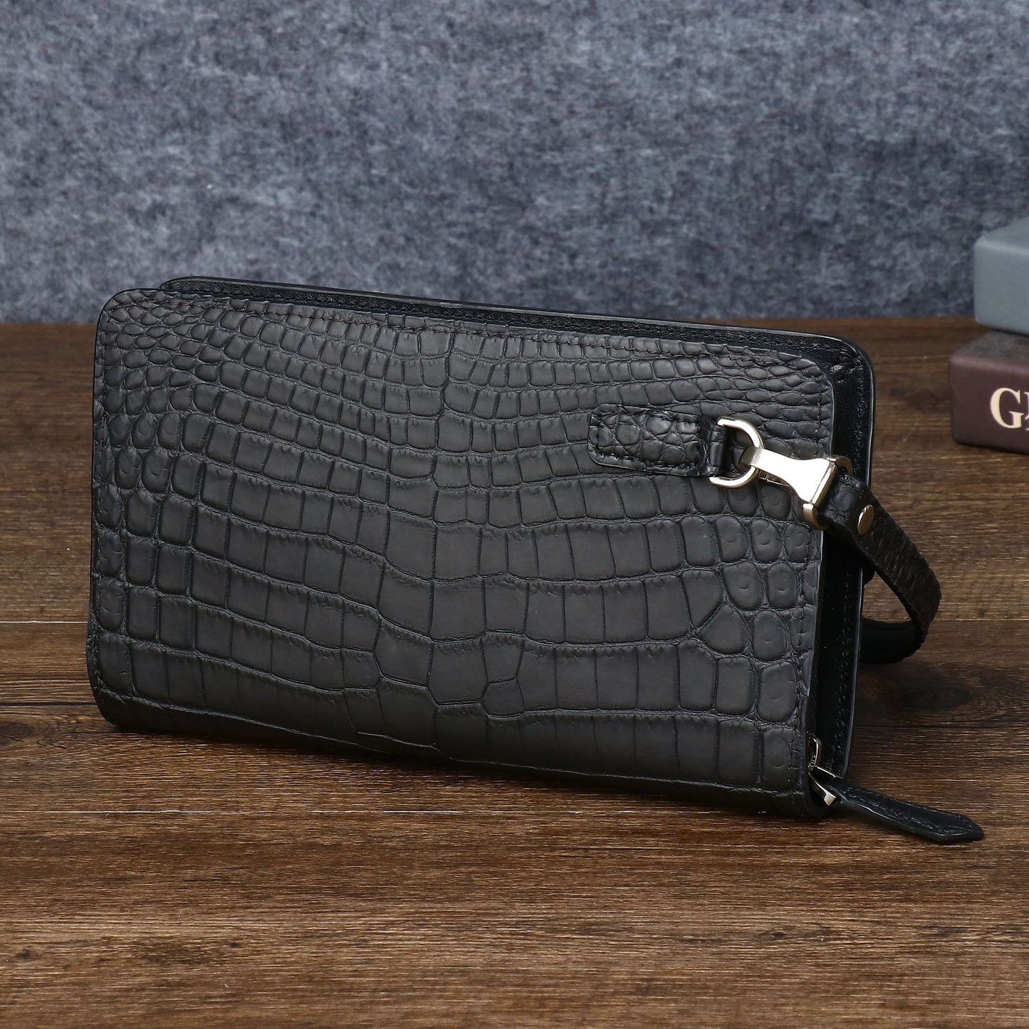 New Arrival Matte Croc-Effect Men's Clutch Wallet, A Multi-Card Handheld Business Bag with Wrist Strap & High-End Sophisticated Design