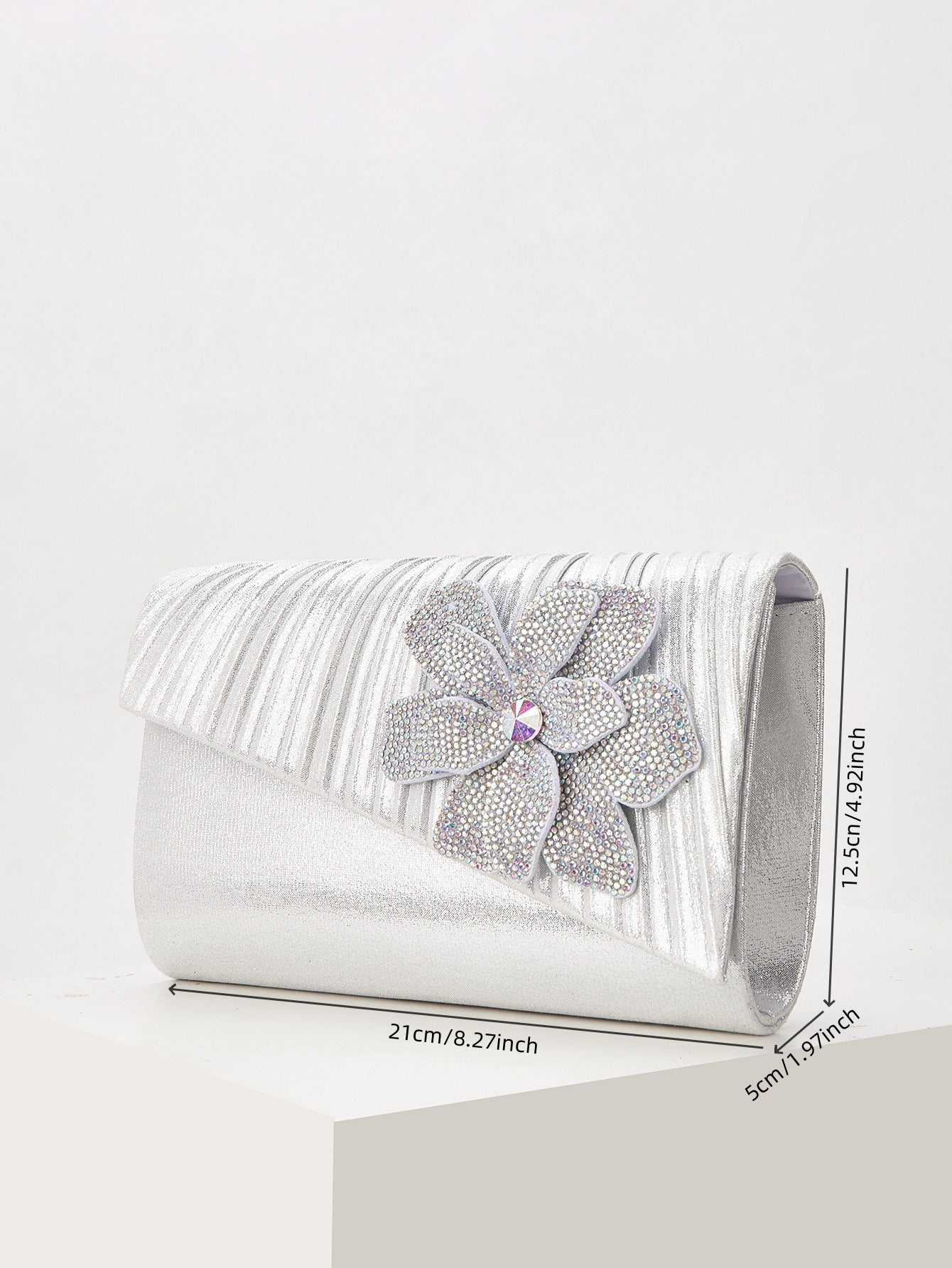 Handmade Vintage Silver Clutch for Women, New Chinese Style Top Handle Bag, Perfect for Dresses and Cheongsam, Elegant Evening Handbag for Ladies