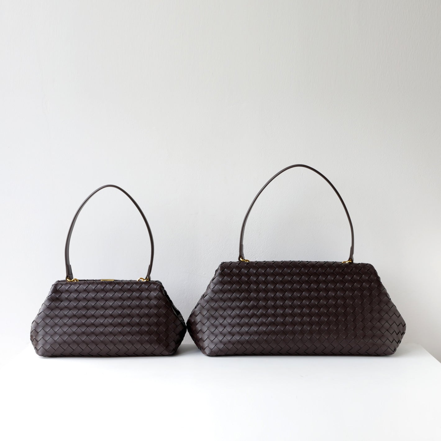Woven Clasp Tote Bag for Women Large Capacity Commuter Shoulder Handbag, Premium Fashion Purse with Elegant Hardware Detail