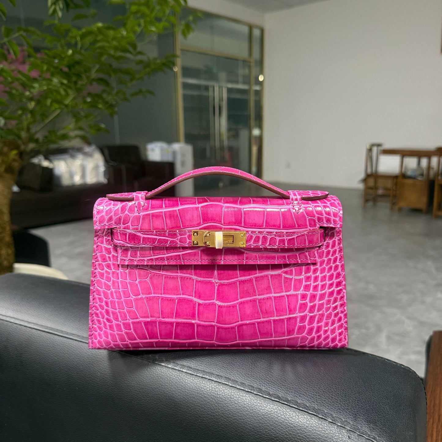 Premium 22cm Croc-Effect Kelly-Inspired Top-Handle Bag for Women, Hand-Stitched Waxed Thread Detailing with Steel Hardware, Light Luxury Genuine Top-Layer Cowhide Leather Handbag