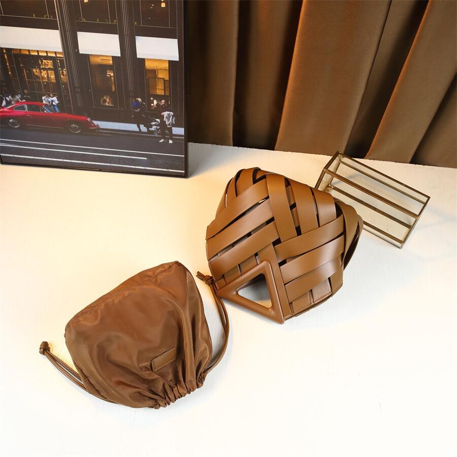 Woven Picnic Basket Bag for Women Inverted Triangle Tote Handbag, Niche Designer Style Top Handle Purse with Artisan Woven Craftsmanship