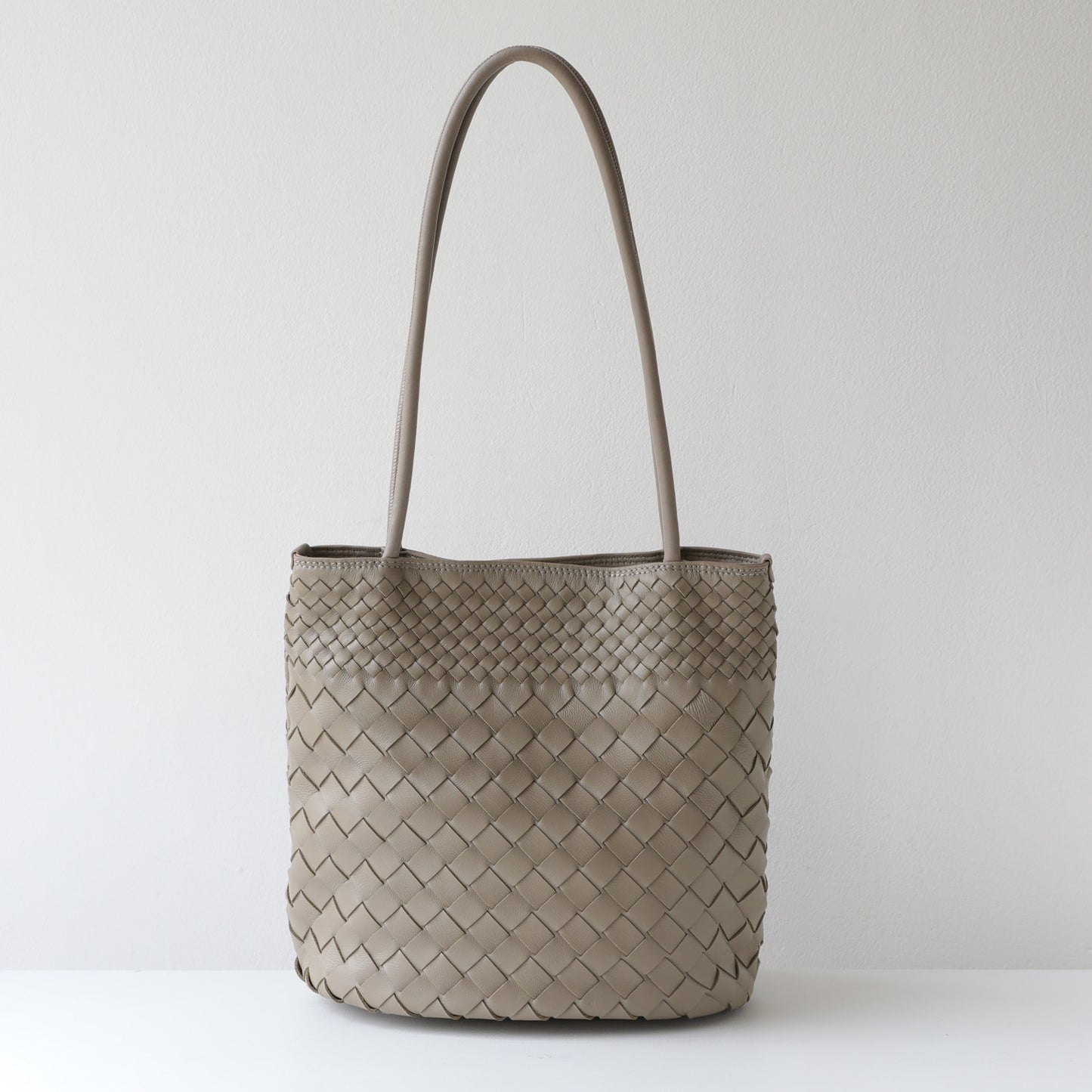 Sheepskin Woven Bucket Bag for Women Large Capacity Commuter Shoulder Handbag, Multi-Compartment Versatile Purse with Premium Artisan Texture