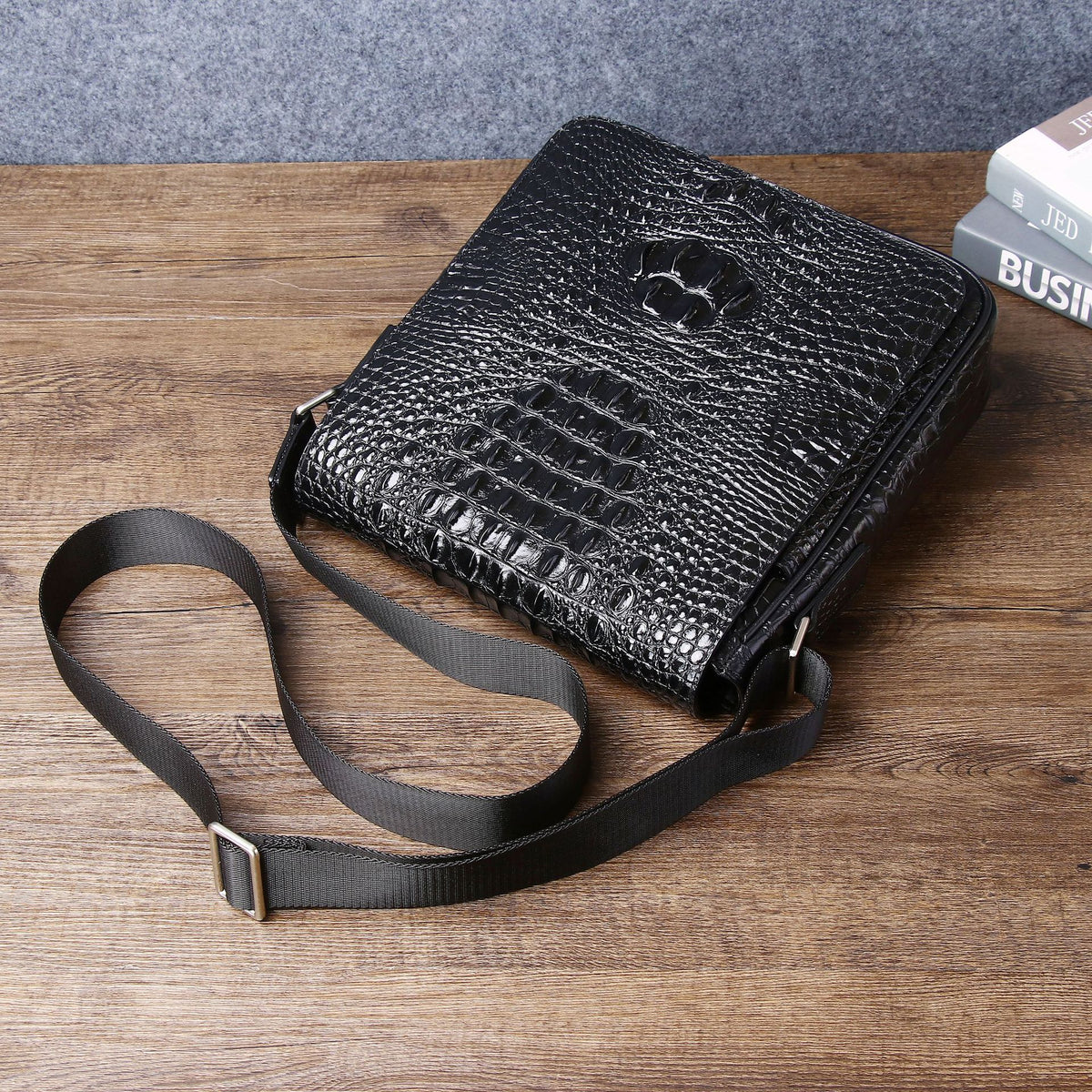 New Arrival Croc-Effect Genuine Leather Shoulder Bag for Men, A Fashionable Flap Crossbody Backpack Perfect for Outdoor Business & Casual Use