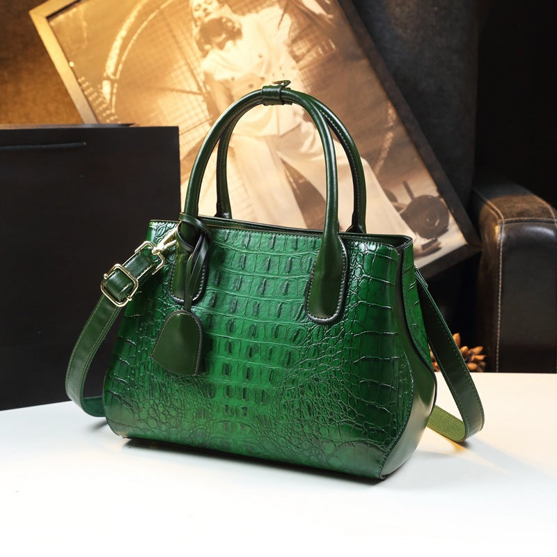 New Arrival Croc-Effect Genuine Leather Large Capacity Tote Bag for Women, A Fashionable Shoulder Handbag Perfect for Middle-Aged Moms
