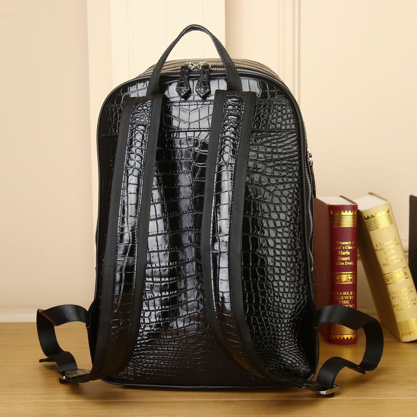 New Arrival Croc-Effect Genuine Leather Backpack for Men, A Large Capacity Multi-Functional Travel Daypack with Fashionable Outdoor Design