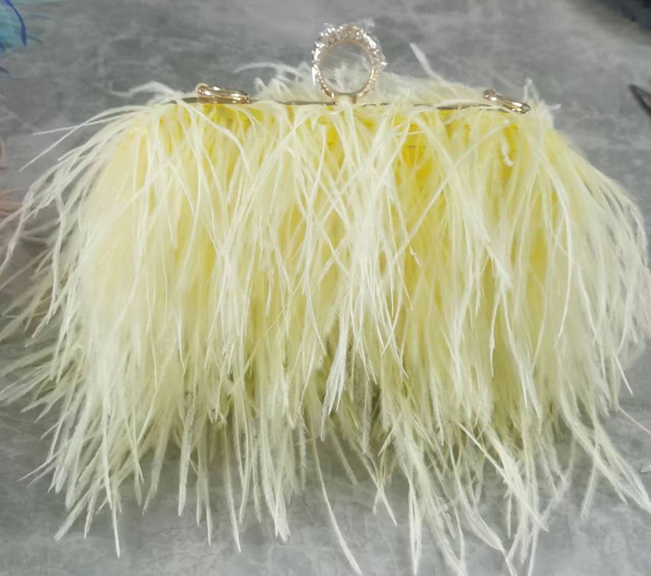 Genuine Ostrich Feather Evening Bag for Women, Fashionable Chain Shoulder Purse, Trendy Clutch Handbag for Parties and Weddings