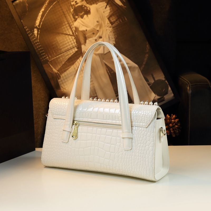 Genuine Croc-Embossed Leather Baguette Bag for Women – Elegant Lady-Inspired Shoulder & Crossbody Handbag, A Sophisticated Purse for Stylish Mature Ladies