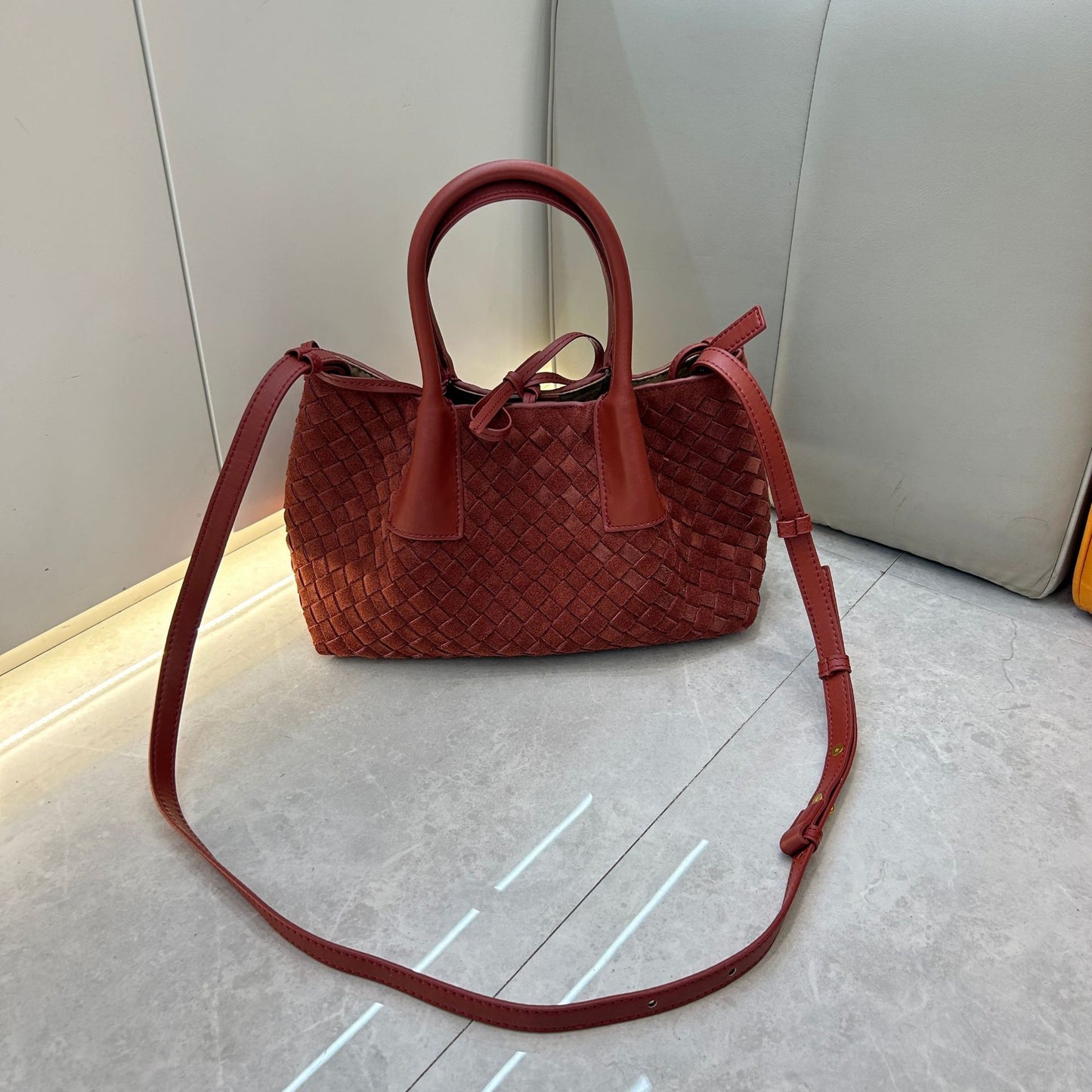 First layer cowhide matte woven tote bag, portable messenger, one shoulder, underarm bag, large capacity mommy bag, women's