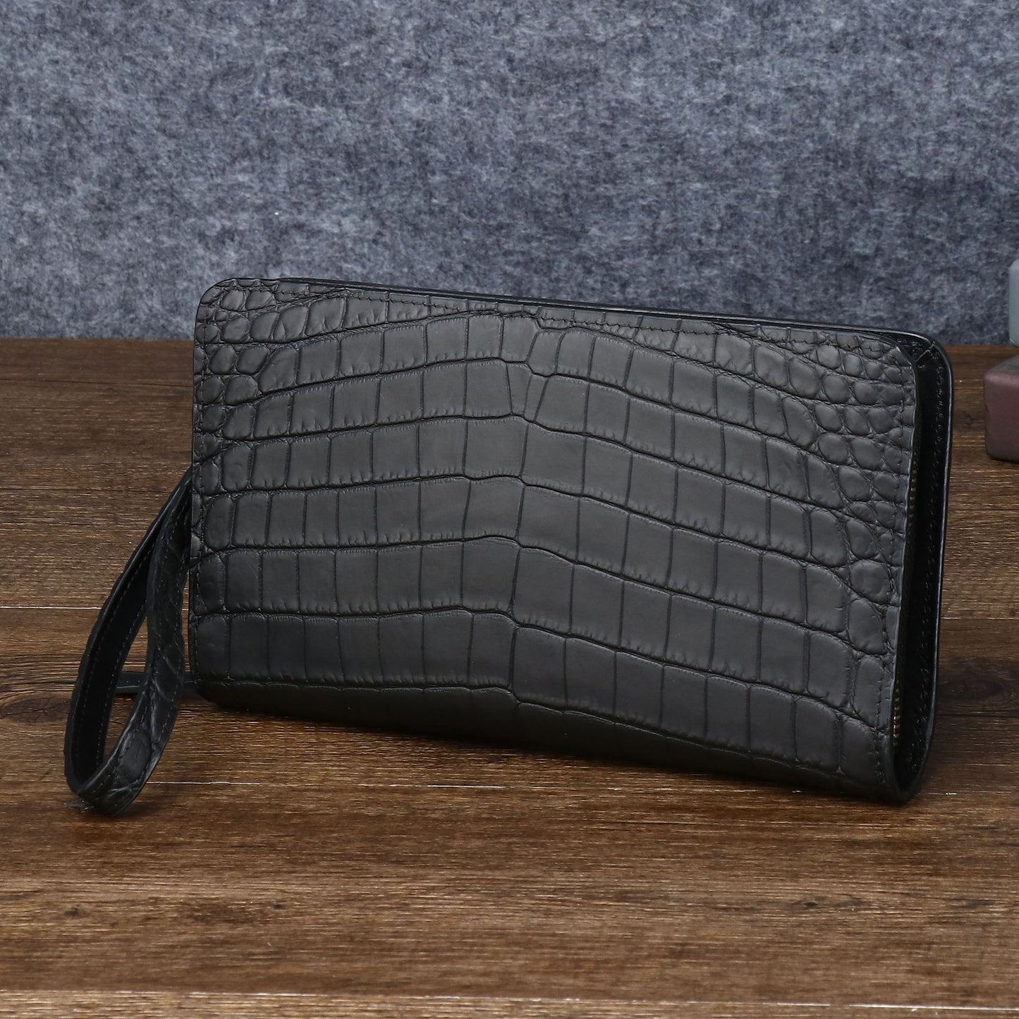 New Arrival Matte Croc-Effect Men's Clutch Wallet, A Multi-Card Handheld Business Bag with Wrist Strap & High-End Sophisticated Design