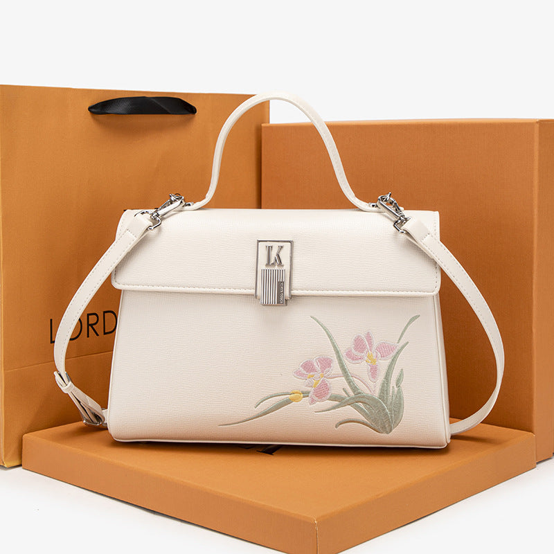 Exquisite Chinese Embroidery Genuine Leather Handbag for Women, Cheongsam-Inspired Elegant Tote with Premium Sophisticated Look, A Thoughtful Gift for Mom