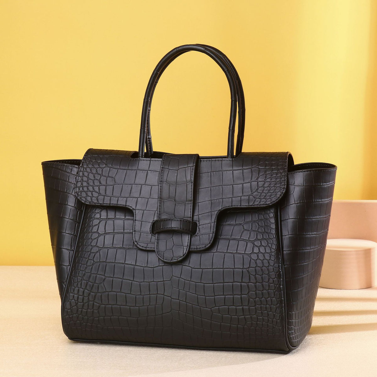 New Arrival Matte Black Croc-Effect Classic Handbag for Women, A Large Capacity Top-Handle Shoulder Crossbody Bag with Premium Design