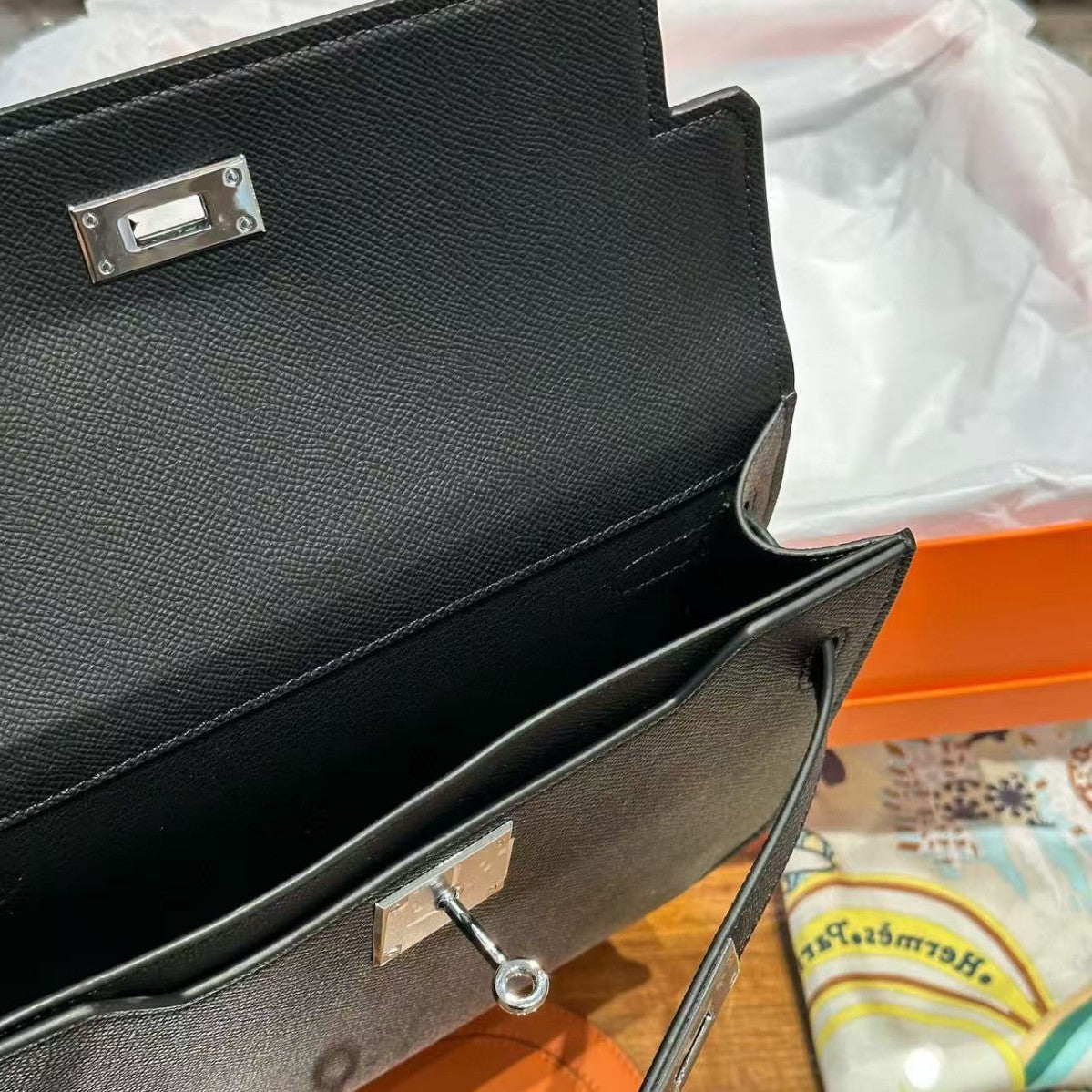 Genuine Leather Kelly-Style Messenger Bag for Women, 2025 Hermès-Inspired Palm Texture Lock Clasp Shoulder Crossbody Top Handle Purse, Trendy Casual Small Square Handbag for Ladies