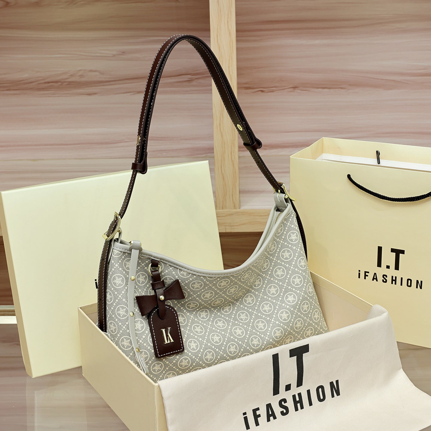 Genuine Leather Vintage Printed Tote Bag for Women, New Large Capacity Commute Shoulder Crossbody Handbag, Premium Fashionable Everyday Purse for Ladies