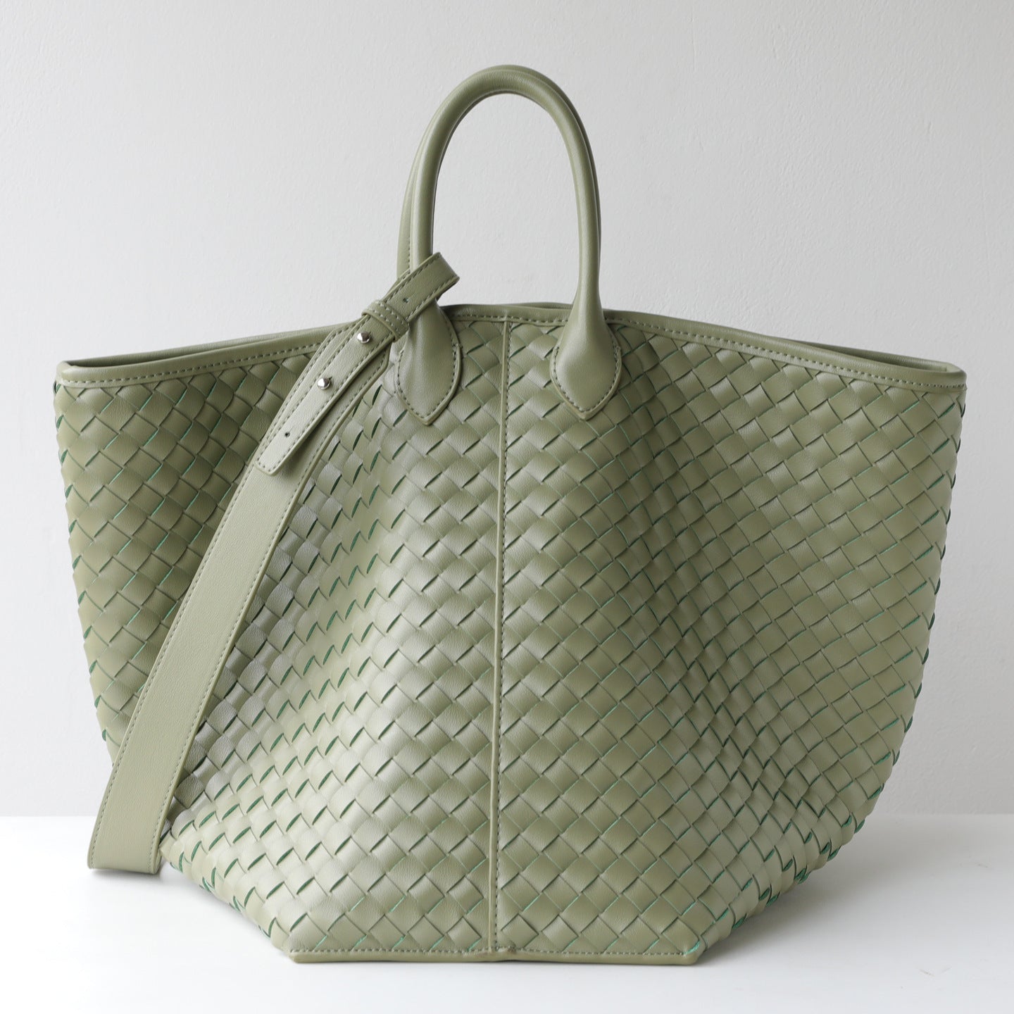 Handwoven Cowhide Hanging Basket Tote Bag for Women Large Capacity Relaxed Shoulder Handbag, Transformable Wing Purse with Artisan Craftsmanship