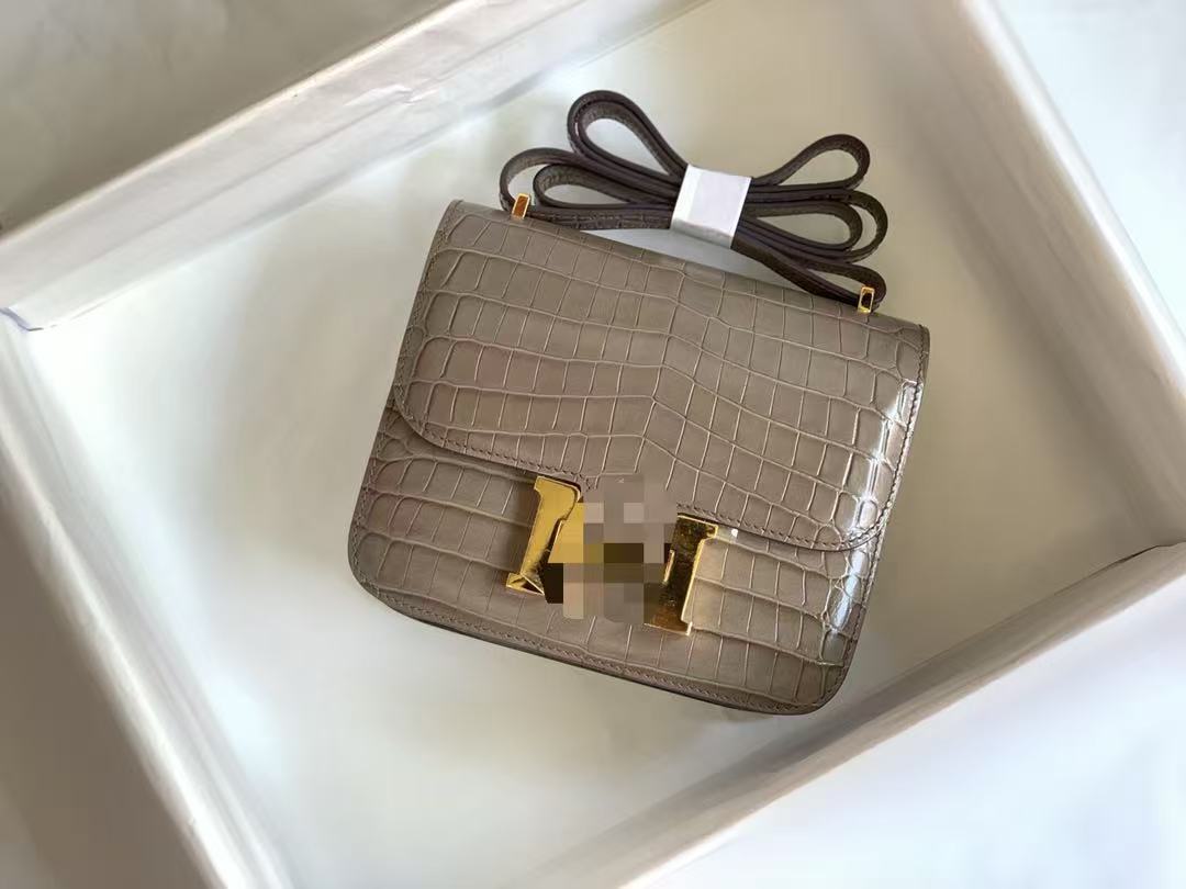 Genuine Leather Crocodile-Embossed Constance-Style Bag for Women, New Flight Attendant Small Square Crossbody Shoulder Purse, Versatile Fashionable Trendy Handbag for Ladies