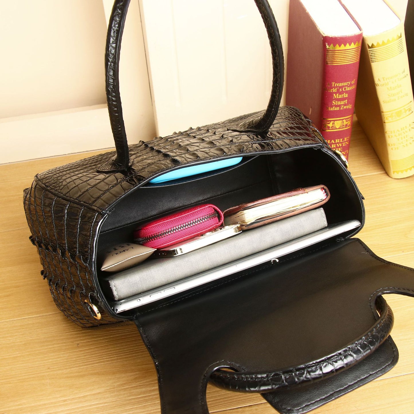 New Arrival Croc-Effect Horn-Shaped Bag for Women, A High-End Casual Top-Handle Shoulder Crossbody Handbag with Fashionable Trendy Design