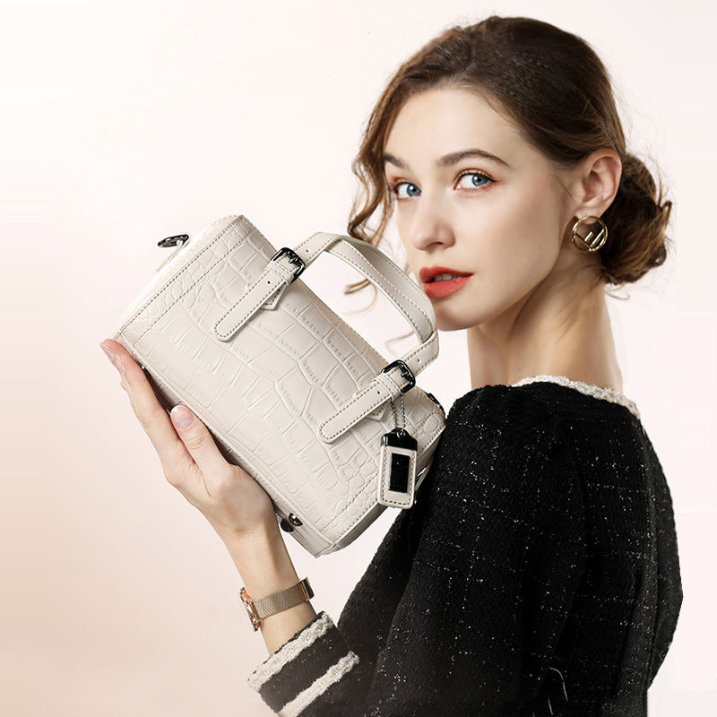 New Arrival Croc-Effect Boston Shoulder Bag for Women, A Trendy Top-Handle Crossbody Cowhide Handbag with Fashionable Design