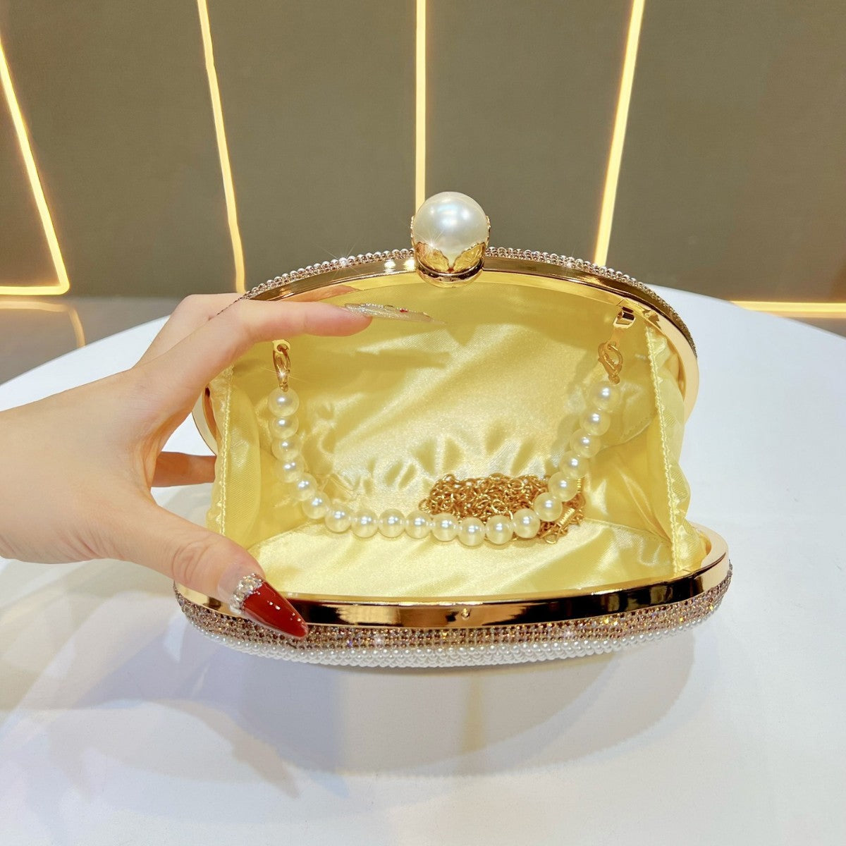 Elegant Pearl-Embellished Evening Clutch for Women, A Premium Bridal Handbag with Sophisticated Design, Perfect for Bride Bridesmaid Wedding, Cheongsam & Formal Gowns