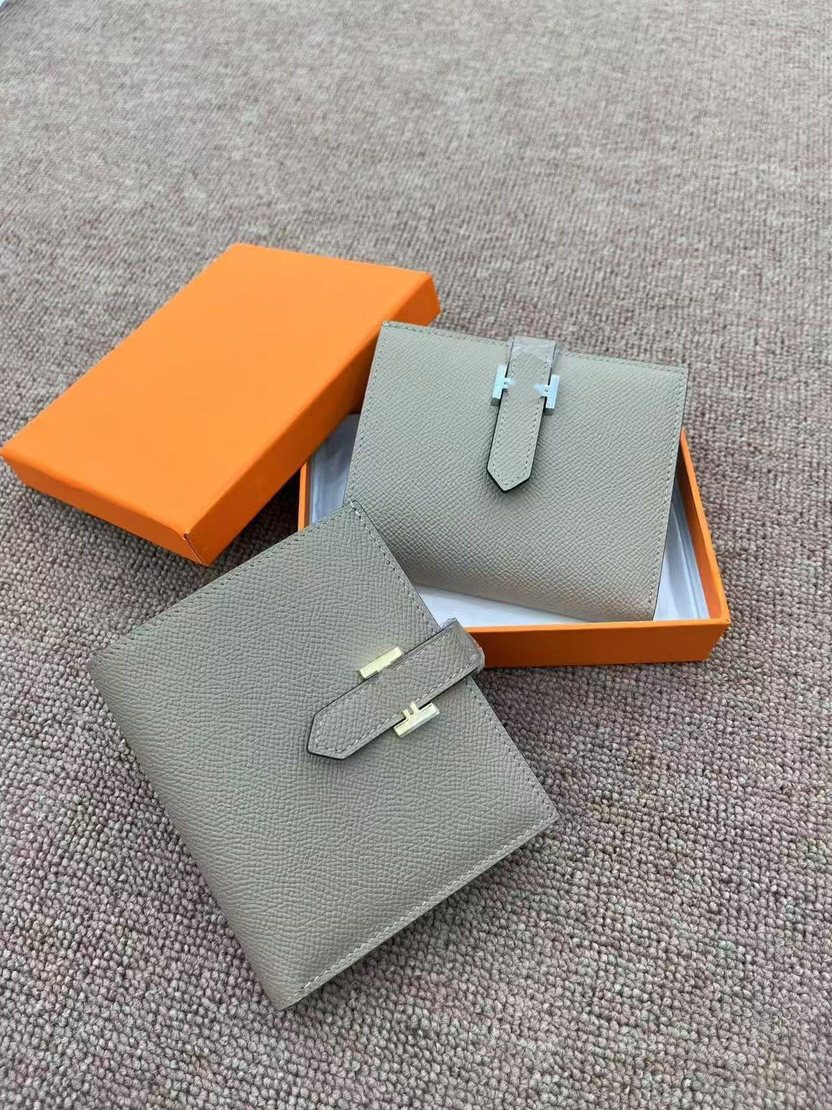 Genuine Leather Wallet for Men, Hermès-Inspired Epsom Leather Bifold Money Clip Wallet with Snap Closure, RFID Blocking Card Holder with 12 Card Slots and 2 Cash Compartments, Large Capacity Business Wallet