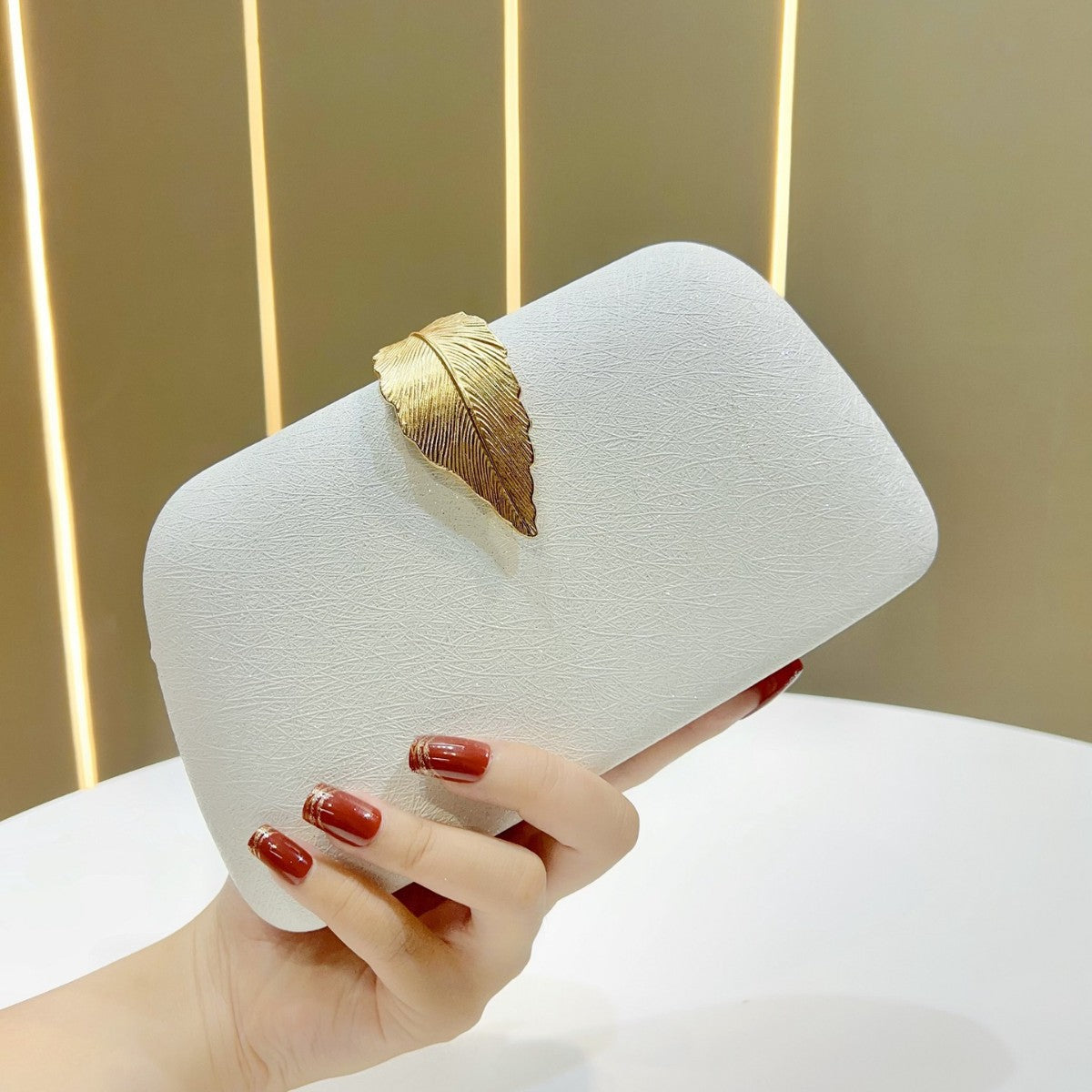 Luxurious Velvet Evening Clutch for Women, A Sophisticated Small Handbag with Elegant Premium Design, Perfect for Cheongsam Formal Gowns Weddings & Banquets