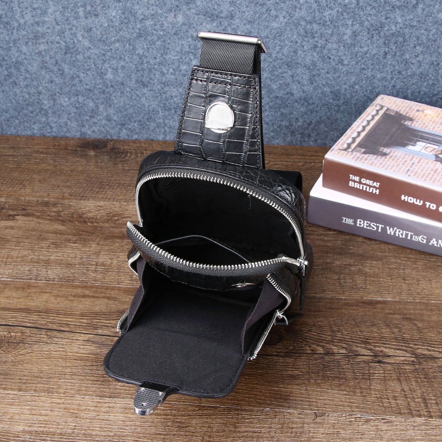 New Arrival Croc-Effect Casual Outdoor Chest Bag for Men, A Top-Layer Cowhide Crossbody Shoulder Waist Pack with Sporty Versatile Design