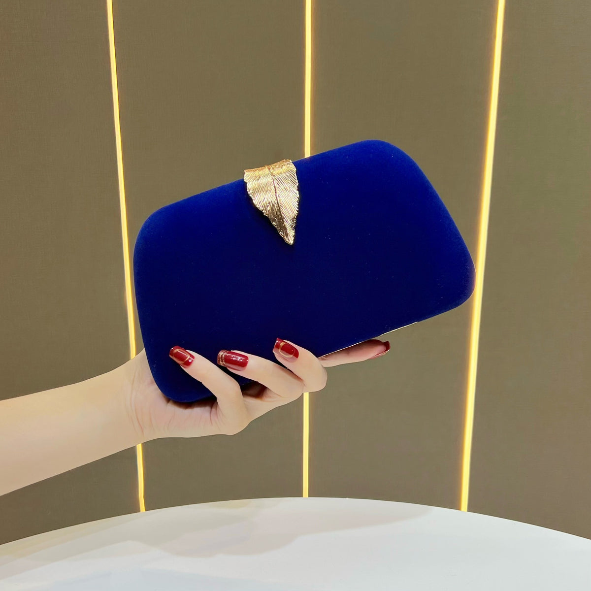 Luxurious Velvet Evening Clutch for Women, A Sophisticated Small Handbag with Elegant Premium Design, Perfect for Cheongsam Formal Gowns Weddings & Banquets