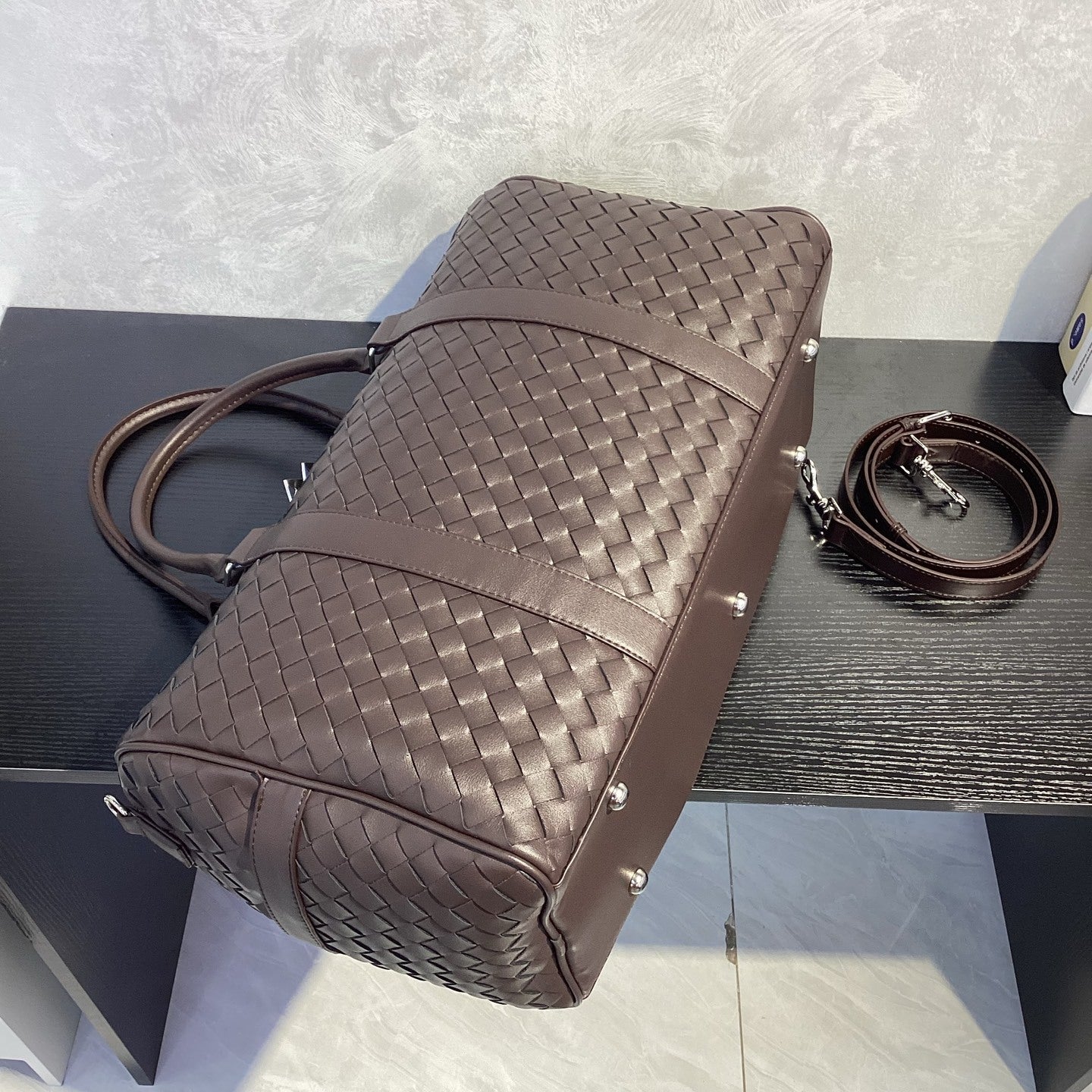 Leather woven duffel bag large capacity travel bag men and women same style portable shoulder crossbody Boston bag