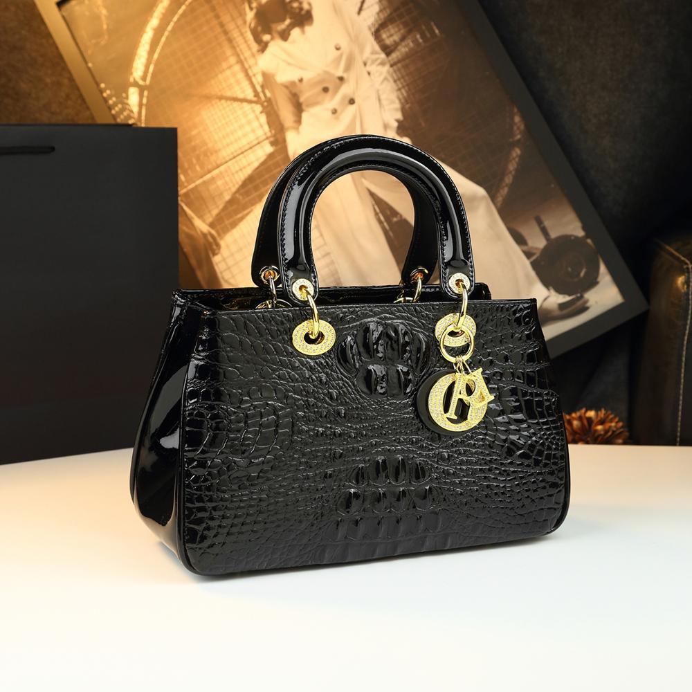 New Arrival Lady-Inspired Patent Croc-Effect Bag for Women, A Rhinestone-Embellished Shoulder Crossbody Top-Handle Handbag with Glamorous Design