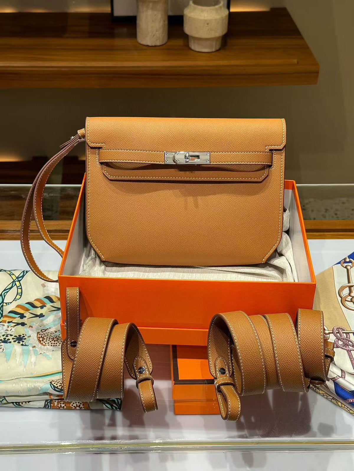 Genuine Leather Kelly-Style Messenger Bag for Women, 2025 Hermès-Inspired Palm Texture Lock Clasp Shoulder Crossbody Top Handle Purse, Trendy Casual Small Square Handbag for Ladies