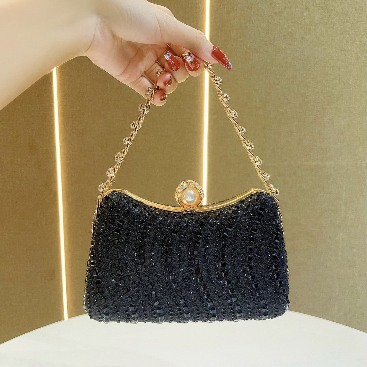 Elegant Rhinestone-Embellished Vintage Evening Bag for Women, A Premium Crystal Top-Handle Chain Crossbody Handbag with Sophisticated Design, Perfect for Banquets Weddings & Special Occasions