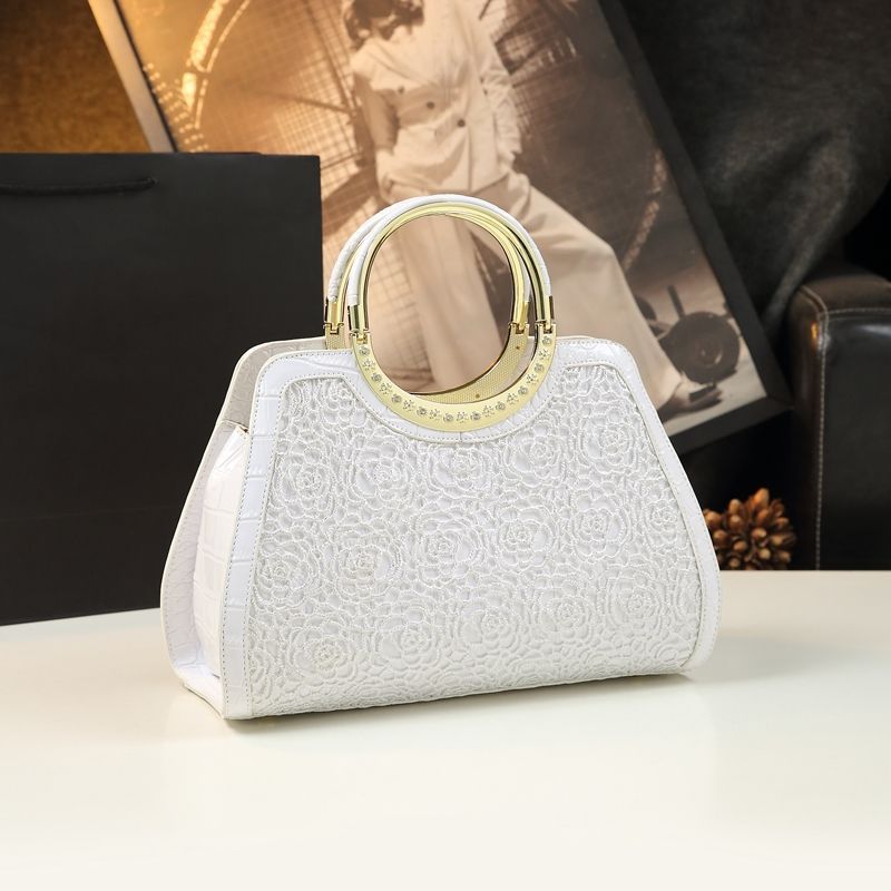 New Arrival Croc-Effect Genuine Leather Shoulder Crossbody Bag for Women, A Minimalist Elegant Design Perfect for Middle-Aged Moms with Premium Sophisticated Feel