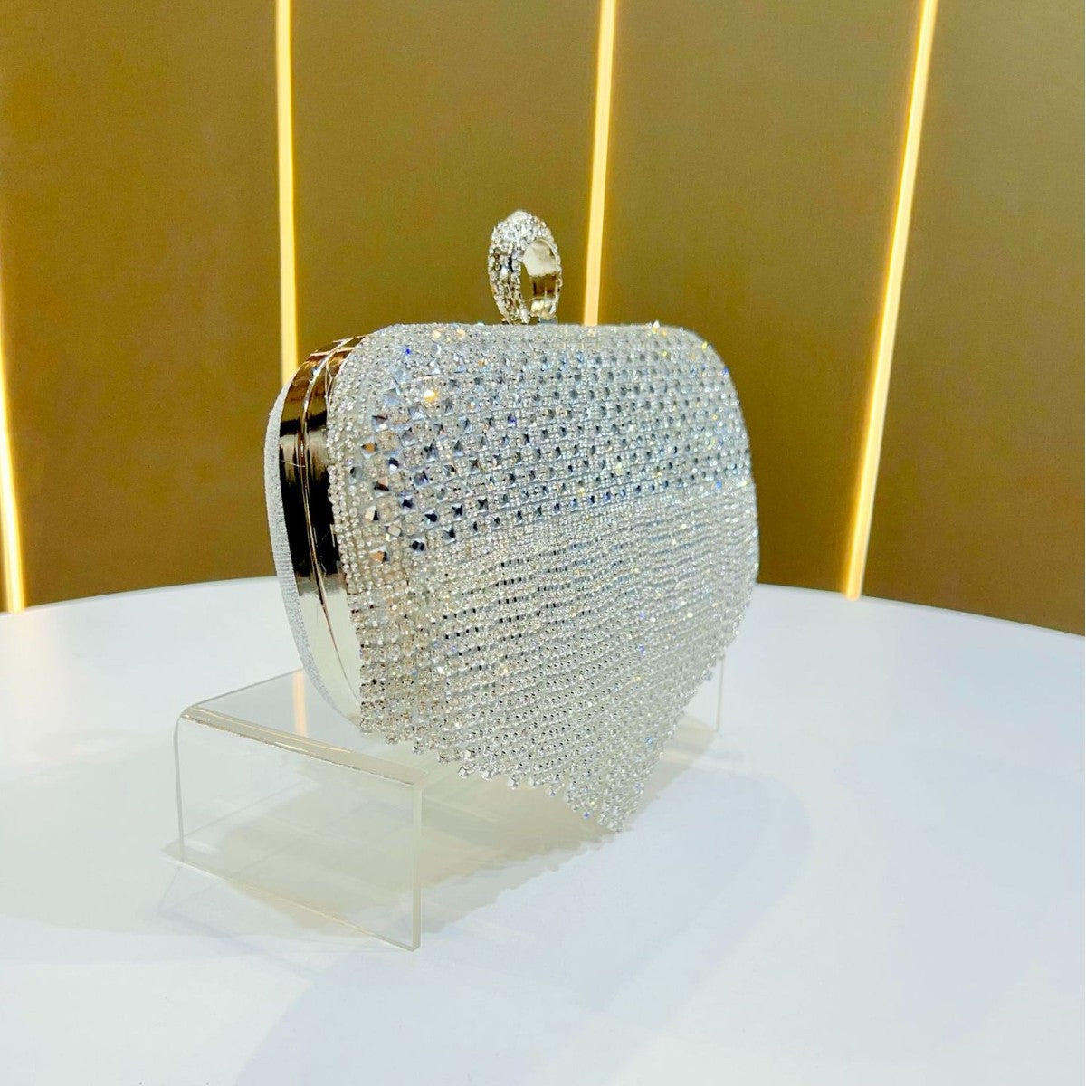 Dazzling Full Rhinestone-Studded Evening Clutch for Women, A Sparkly Crystal Tassel Banquet Bag Perfectly Designed for Wedding Gowns Bridal Dresses & Formal Events