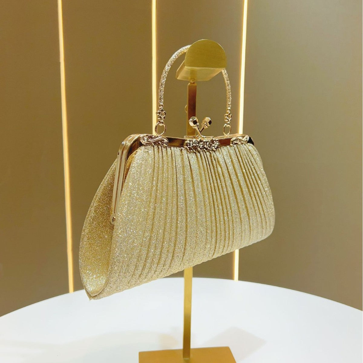 Elegant Pleated Banquet Bag for Women, A Luxurious Top-Handle Evening Handbag with Premium Sophisticated Design, Perfect for Special Occasions