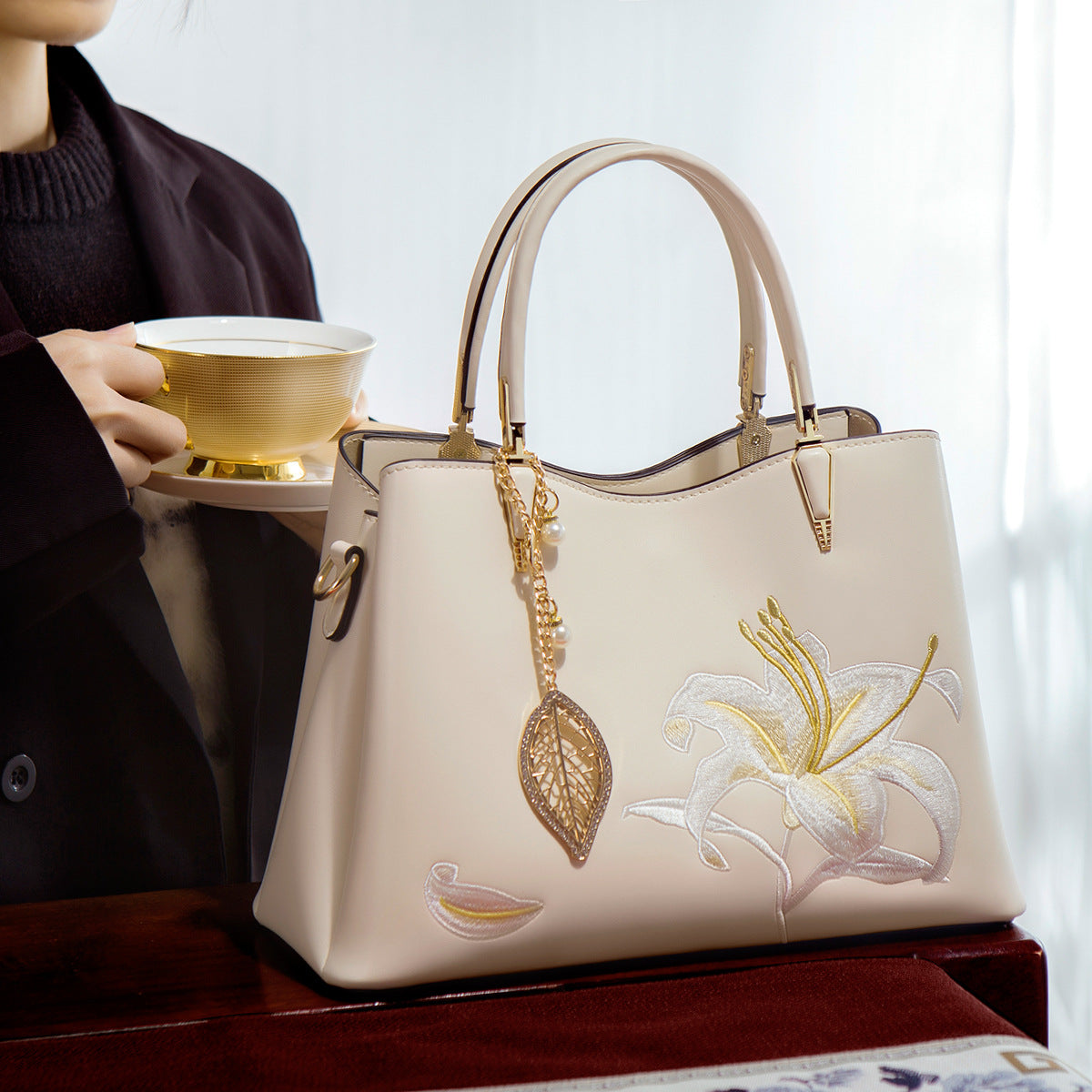 Modern Oriental Embroidery Large Tote Bag for Women, Elegant Crossbody Handbag with Premium Look, Ideal Gift for Mom