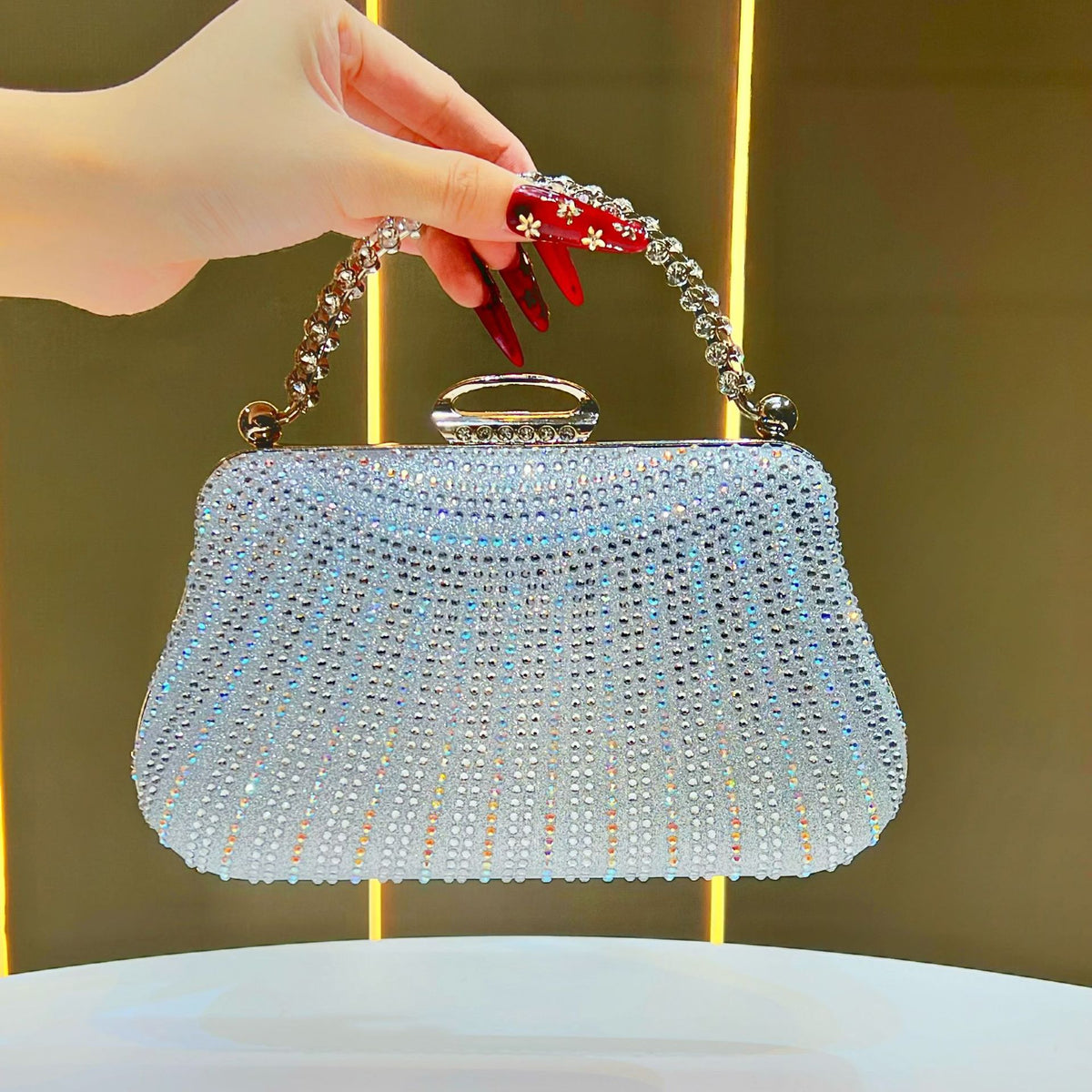 Dazzling Full Rhinestone Evening Clutch for Women, A Sparkly Crystal Banquet Bag Perfect for Cheongsam Wedding Gowns & Formal Dresses, Ins-Style Glamorous Purse