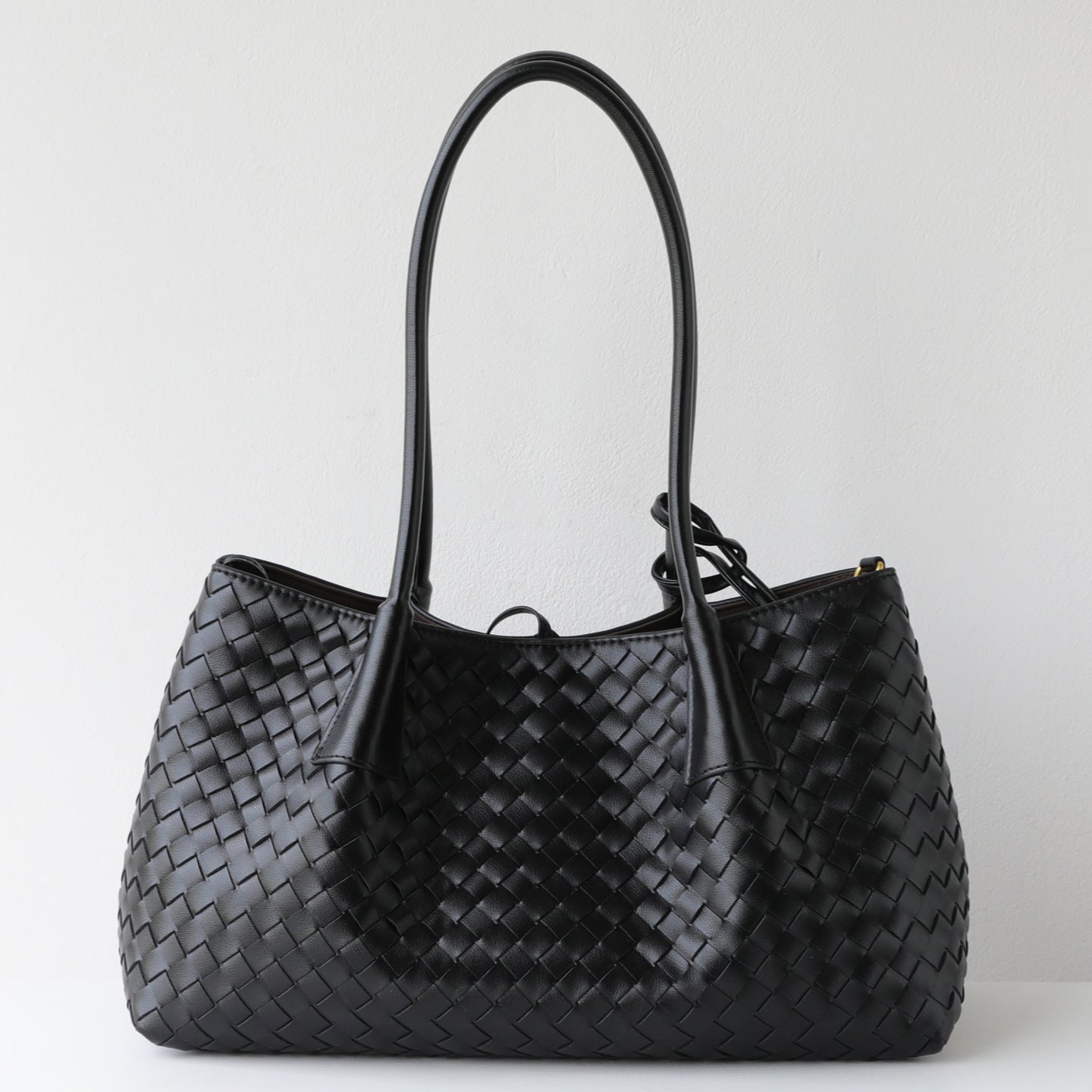 Genuine Leather Woven Underarm Bag for Women Large Capacity Commuter Shoulder Handbag, Niche Versatile Purse with Artisan Texture