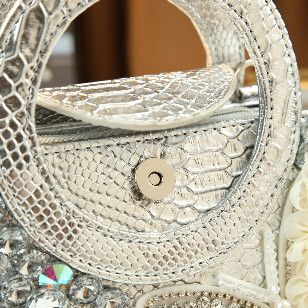 Rhinestone Butterfly Pearl Evening Bag for Women Banquet Shoulder Handbag, Premium Sparkly Purse with Exquisite Embellished Design