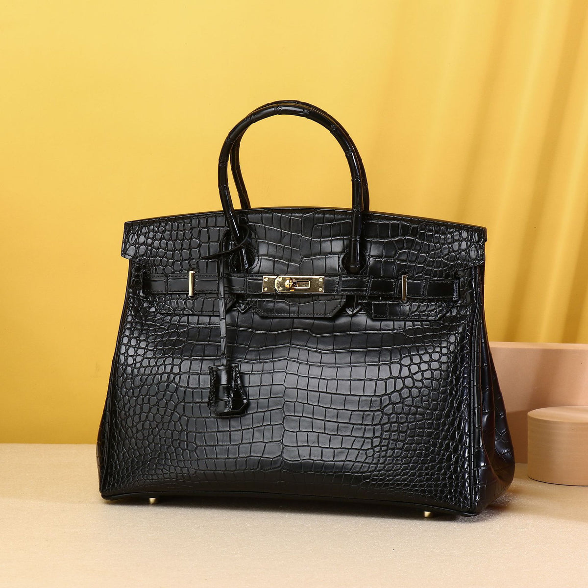 Elegant Croc-Embossed Large Tote Bag for Women, Premium High-End Banquet Handbag with Classic Sophisticated Design, A Luxurious Everyday Purse