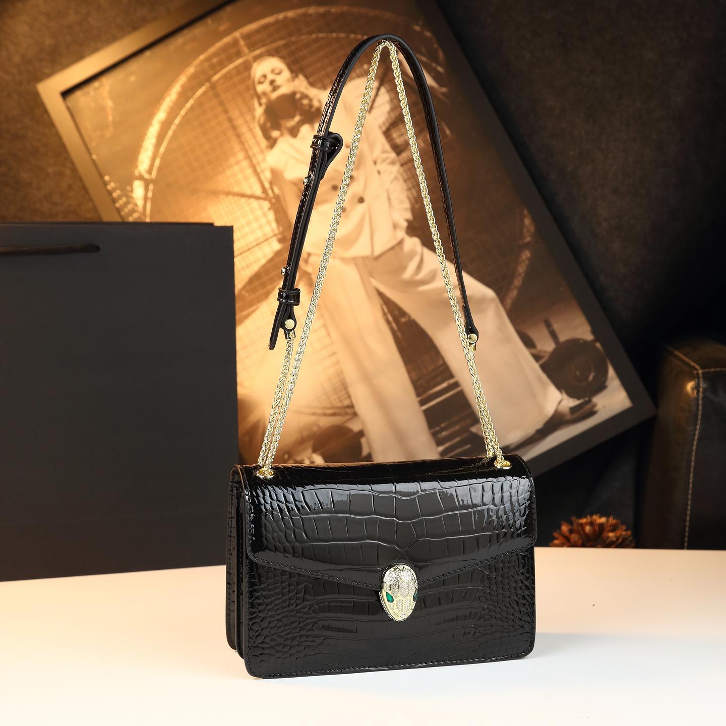 New Arrival Croc-Effect Genuine Leather Small Square Bag for Women, A Serpent-Head Chain Crossbody Shoulder Handbag with Elegant Design