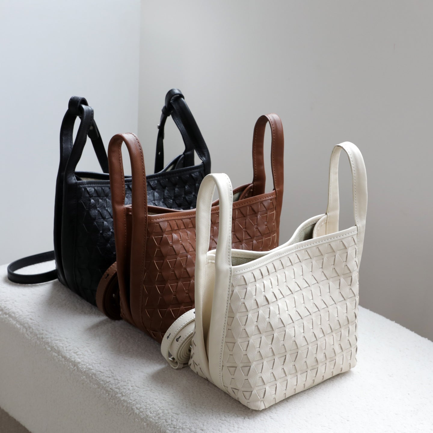 Vegetable-Tanned Cowhide Quilted Woven Bucket Bag for Women Korean Commuter Shoulder Crossbody Handbag, Premium Genuine Leather Purse with Artisan Texture